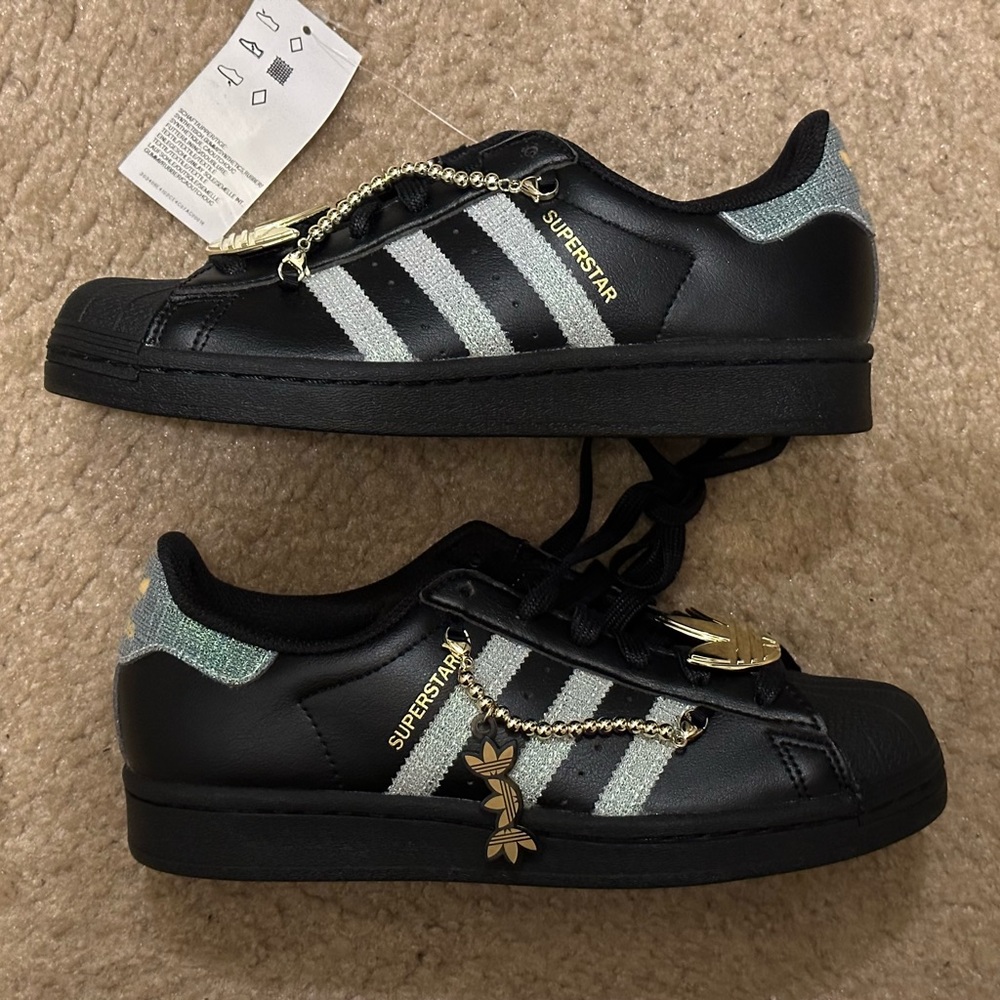 Adidas Originals Superstar W Sneaker Queen Limited Edition - US Size 5.5